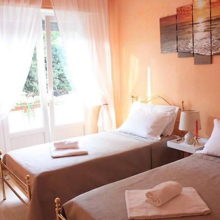 Apartment At Colosseo With Terrace Overlooking The Garden By Lyon Rom Exteriör bild