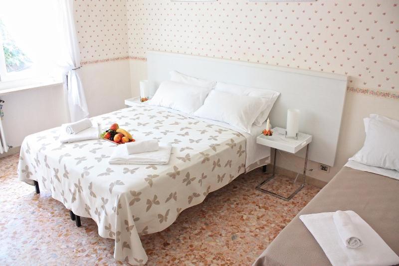 Apartment At Colosseo With Terrace Overlooking The Garden By Lyon Rom Exteriör bild