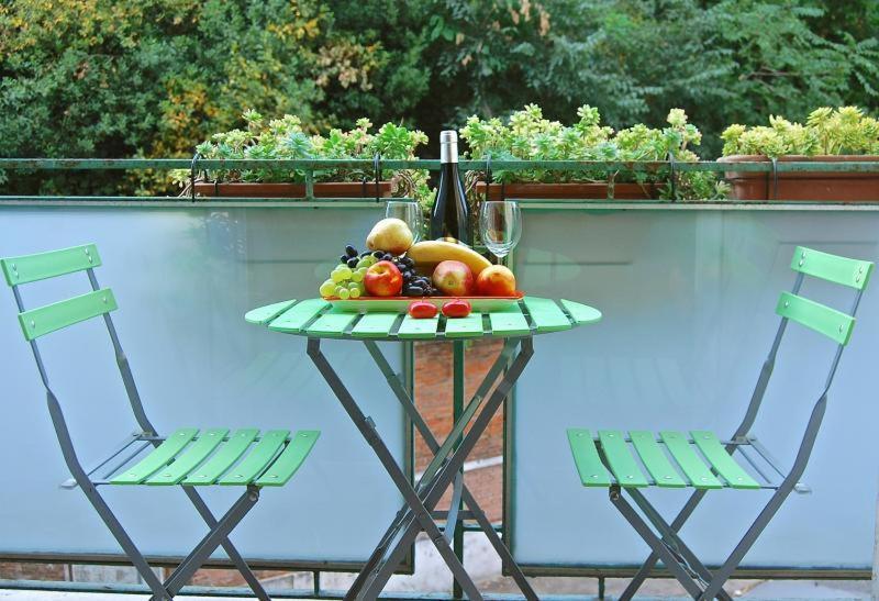 Apartment At Colosseo With Terrace Overlooking The Garden By Lyon Rom Exteriör bild